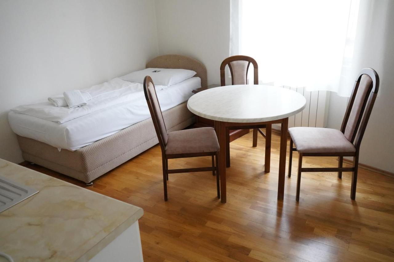 Ea Apartmany Mozart Κάρλοβι Βάρι Εξωτερικό φωτογραφία